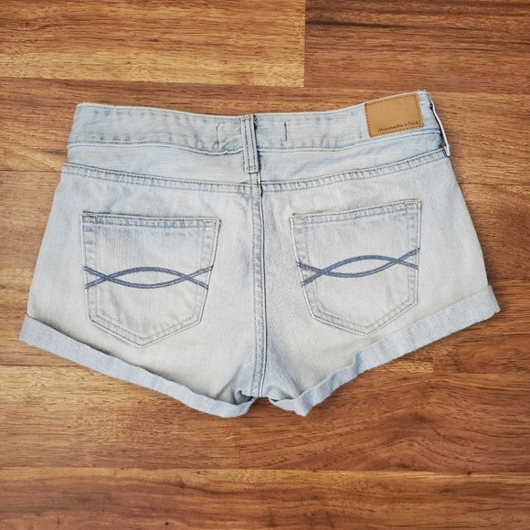Abercrombie & Fitch Size 0 Low Rise Short Jean Shorts - Picture 2 of 6